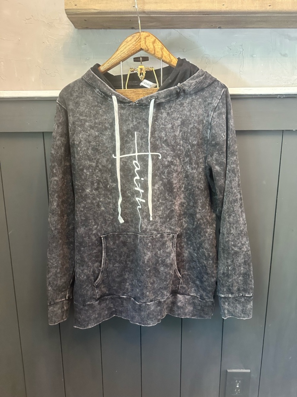 Faith Graphic Mineral Wash Charcoal Grayβ Hoodie size L